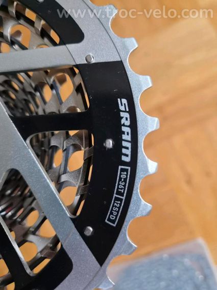 Cassette SRAM red XG-1290 10-36 et chaîne plate red E1 - 2