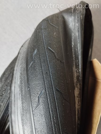 pneu 700x28 Hutchinson route - 2
