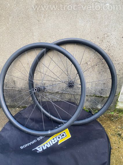 Roue carbone ligaturé