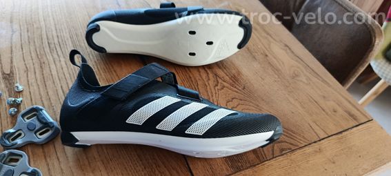 Chaussure adidas neuve - 2