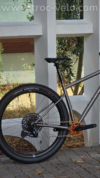 VTT Titane ALPHA Raptor SL 29" (Neuf) – SRAM GX Eagle – Freins Cura X – 8,80 kg - 9