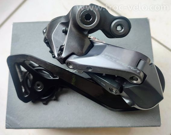 Dérailleur arrière Shimano Ultegra Di2 RD-8150 avec chape Dura Ace