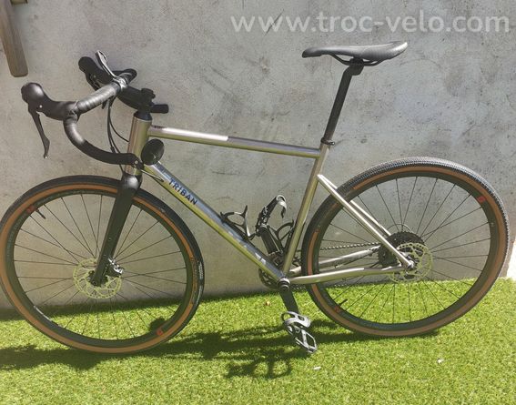 VELO GRAVEL TRIBAN GRVL 900 HOMME CADRE TITANE TAILLE L