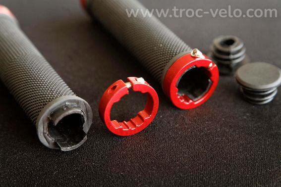 Poignées avec bagues de blocage en aluminium anodisé rouge Ø30 / Ø22 x 130 mm - Neuves - 2