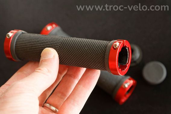 Poignées avec bagues de blocage en aluminium anodisé rouge Ø30 / Ø22 x 130 mm - Neuves - 4