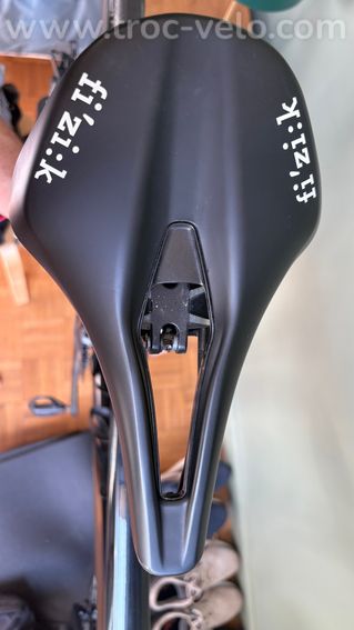 BMC Roadmachine noir full carbone roues DT Swiss Shimano 105 - 6