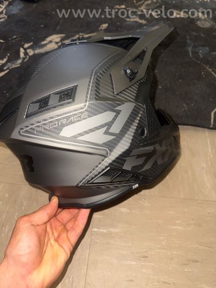 Casque FXR FULL CARBONE ! Pour bmx , moto cross ext en parfait état - 4