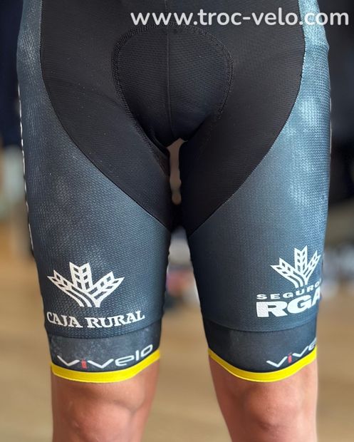 Maillot, cuissard et chaussettes Caja Rural d’Amets Txurruka - 3