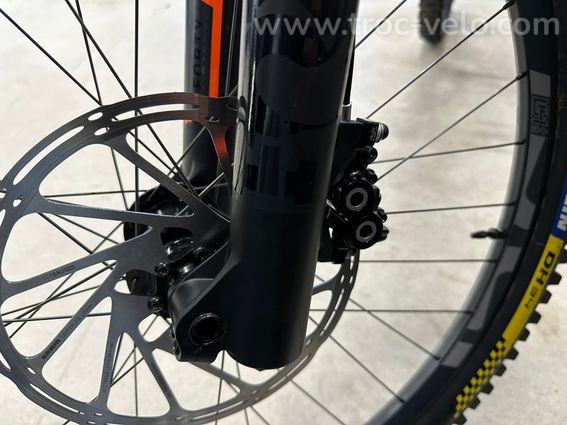 DH Mondraker Summum Carbon R 2023 - 5