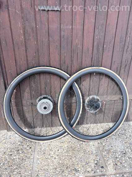 Roues carbone à boyau  - 3