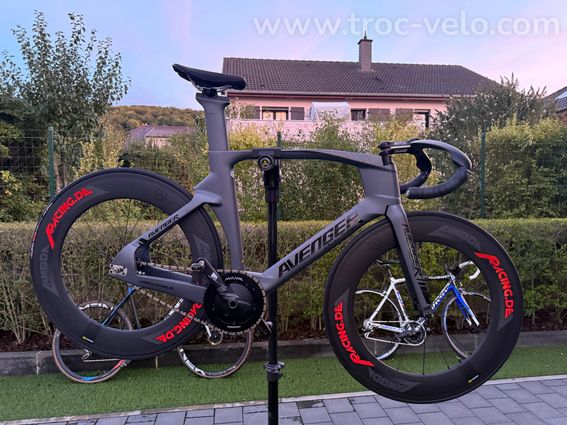 Avenger Phantom Carbon Track Bike 2023 – Lambda Racing