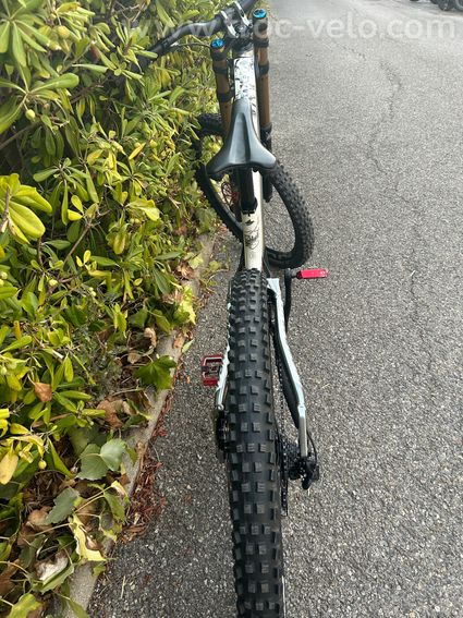 commencal suprême DH V4 - 2