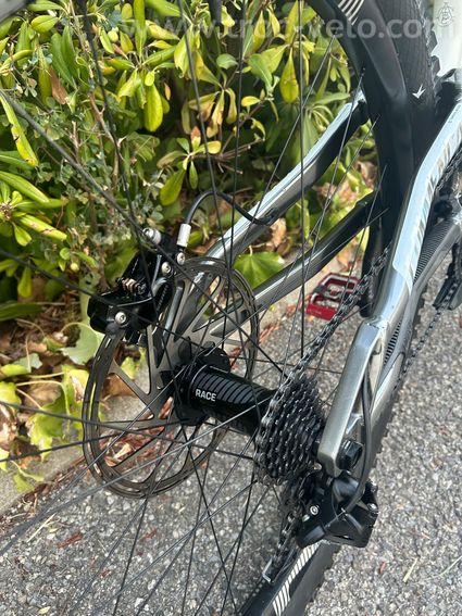 commencal suprême DH V4 - 3