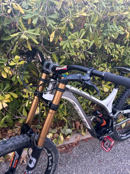 commencal suprême DH V4 - 7
