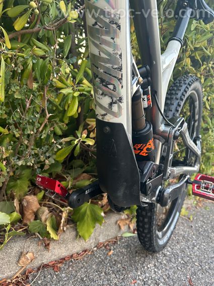 commencal suprême DH V4 - 12