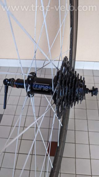 Paire de roues Carbone 50mm à boyaux – Moyeux TUNE – Patins – Rayons blancs - 5