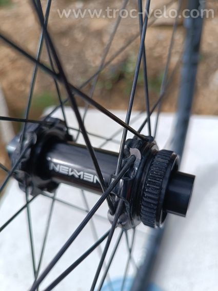 Roue avant vélo gravel NEWMEN ÉVOLUTION SL X.R.25 12x100 696 grammes - 3