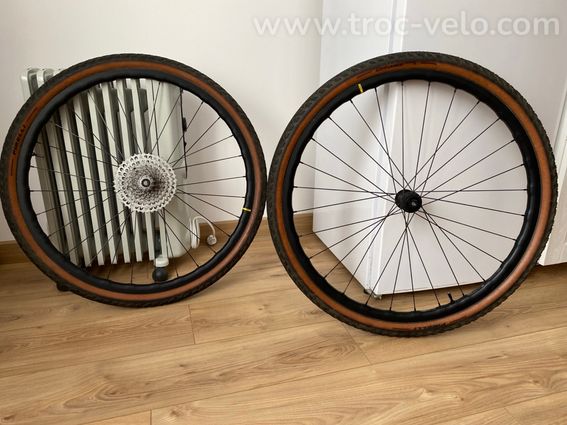 Roues artisanales mavic dt swiss 240