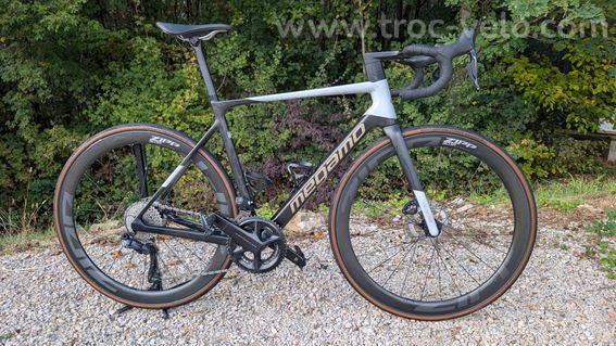 Megamo Raise 05 (2025) – Ultegra Di2 12v – Roues Zipp 303 S Carbone – Excellent état
