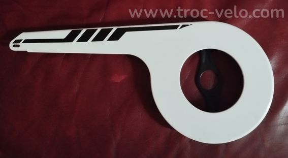 Carter de chaine vélo blanc Hitway 21x48cm en Tbé