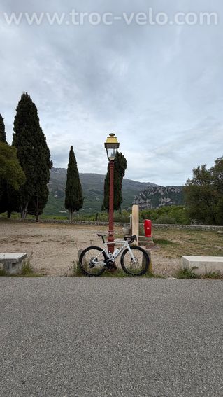 MEGAMO Pulse 07 SLR (2026) - SRAM Rival AXS + Zipp 303s - État Neuf - 2