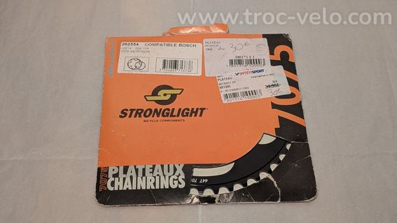 Plateau STRONGLIGHT 44 dents – 4 trous - diam 104mm - 2