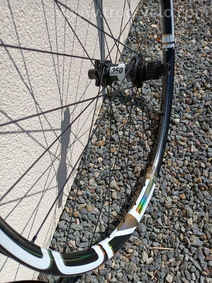 Roues DUKE SL5 carbone moyeux DTswiss 350 - 3