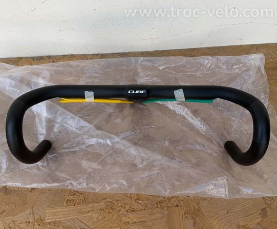 Cintre cube carbone
