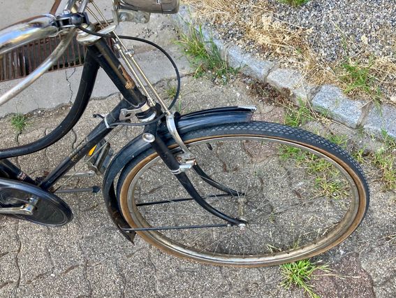 the raleigh nottingham england bike restaurer  - 2