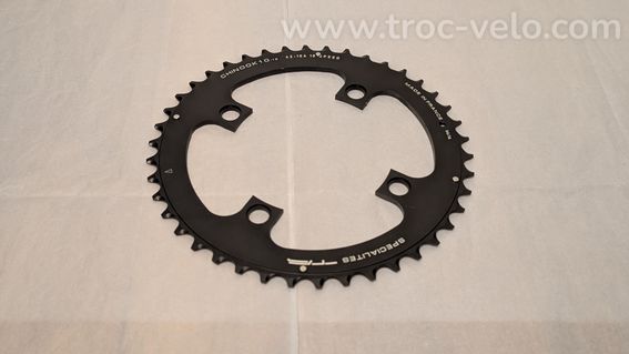 Plateau SPECIALITES T.A Chinook 18 - 42 dents – 4 trous - diam 104mm