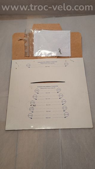 Plateau SPECIALITES T.A Chinook 18 - 42 dents – 4 trous - diam 104mm - 3