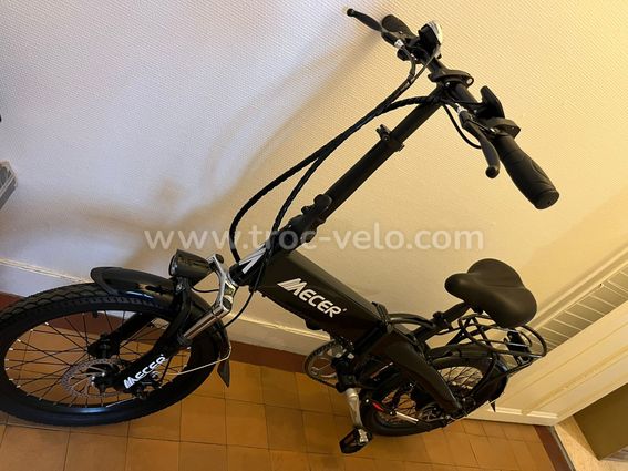 VELO ELECTRIQUE PLIABLE MECER NEUF SERVI 2 FOIS
