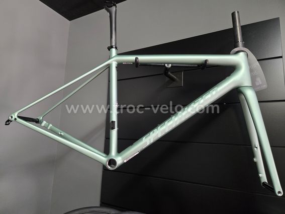 Cadre Aethos pro