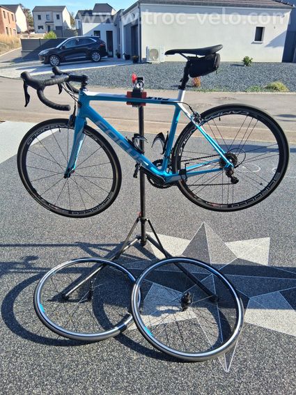 Vélo route FOCUS CAYO 105