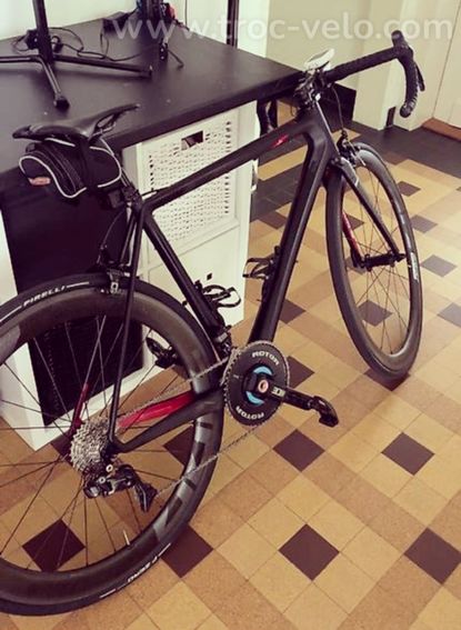 Superbe vélo de course haut de gamme en carbone argon