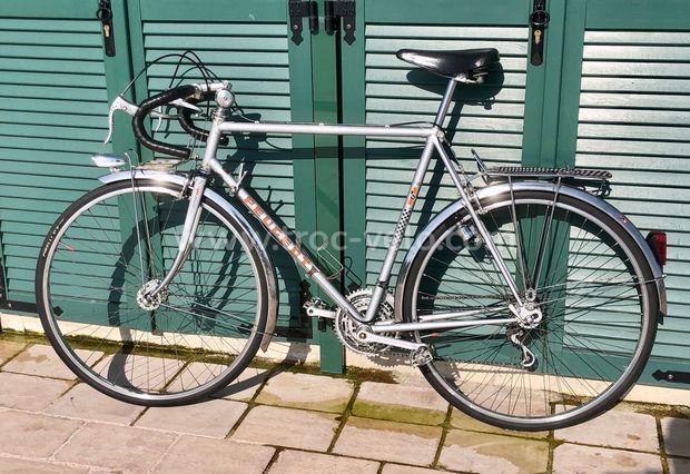 Velo vintage Peugeot Super Randonneur gris Taille L PEUGEOT 06400 Troc Velo