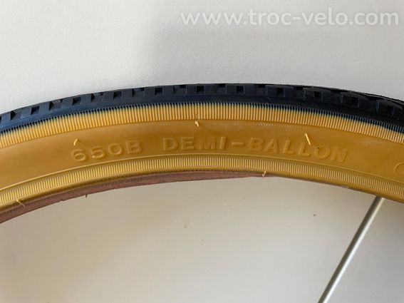 Pneus (2) neufs demi ballon 650b