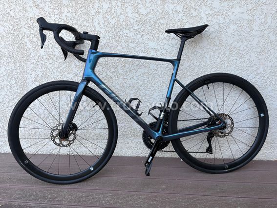 GIANT DEFY ADVANCED 2025 – 105 DI2 – 500 KM – ÉTAT NEUF – WAHOO BOLT INCLUS