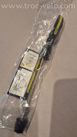 Serrage rapide roue avant Mavic