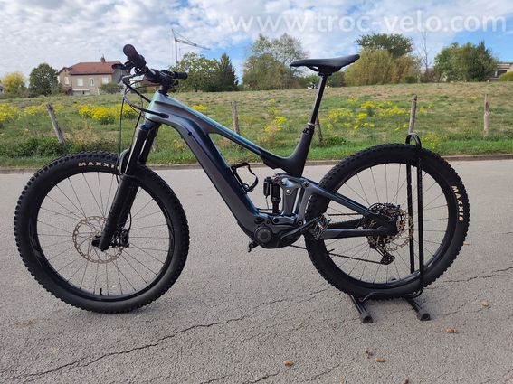 Vends vttae giant tout carbone année 2025