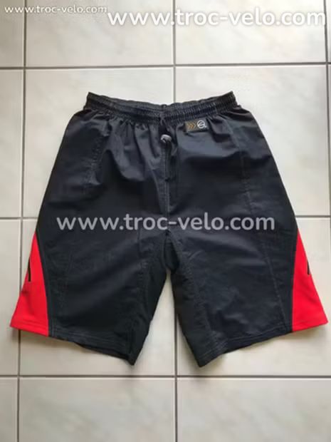 Short VTT Commençal Taille M neuf  - 2