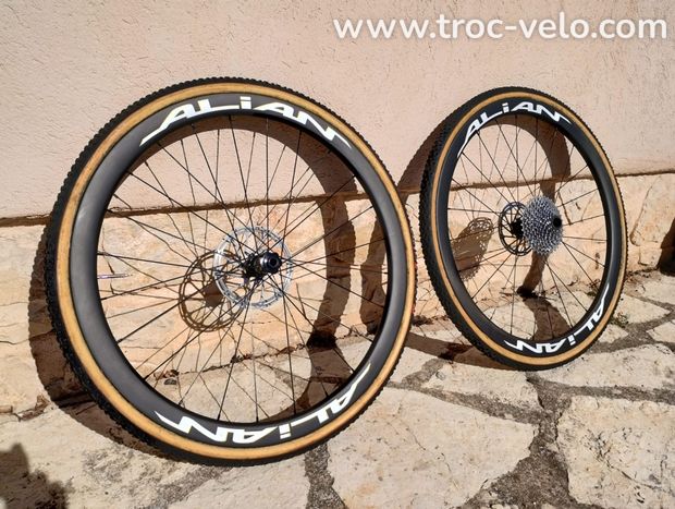 ROUES ALIAN CARBONE BOYAUX - 1