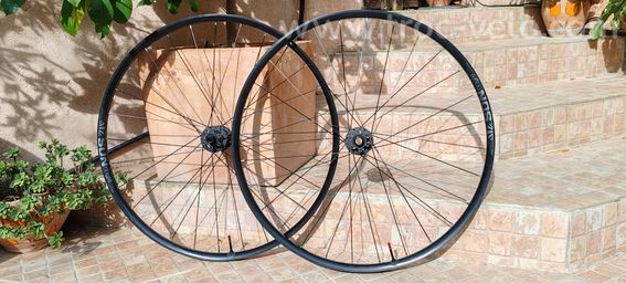 Roues VTT 29 sun ringle duroc 30 light tubeless neuve