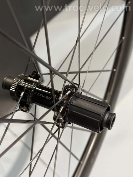A vendre paire de roues Roval Carbon Rapid CLX 3 - 4