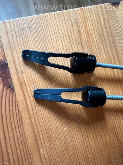 1 jeu serrage rapide AV/AR CAMPAGNOLO Record noir. - 2