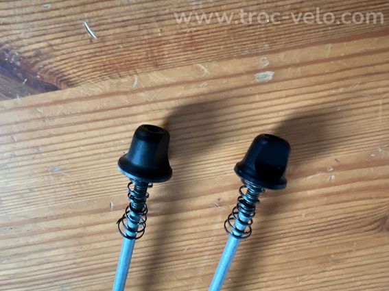 1 jeu serrage rapide AV/AR CAMPAGNOLO Record noir. - 4