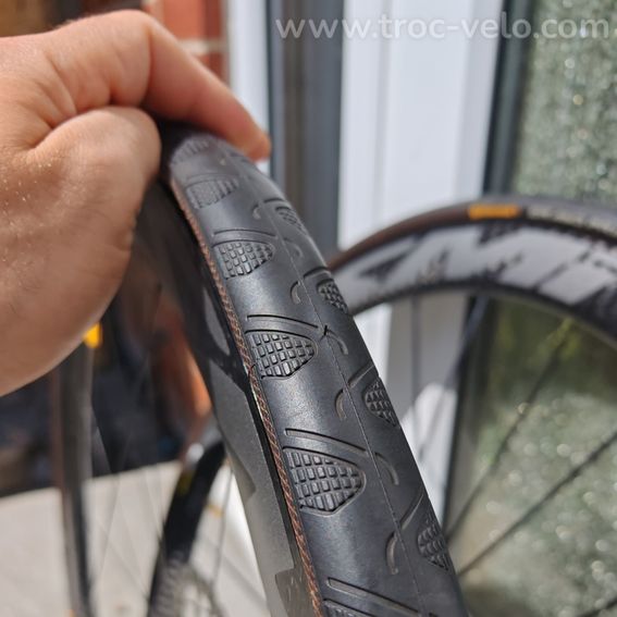 Paire de roues Mavic Cosmic 700c Disc, axe QR ou traversant - 3