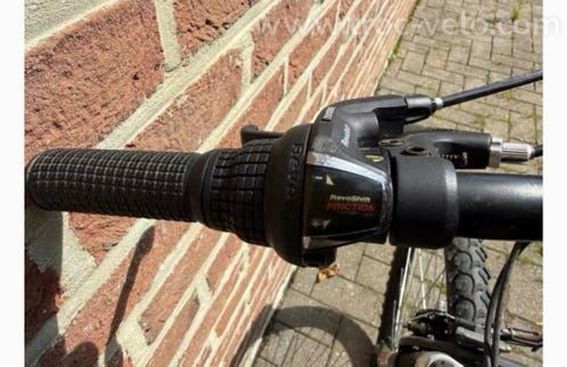 VTT Velocity - SHIMANO Tourney / RevoShift - suspension avant - 7