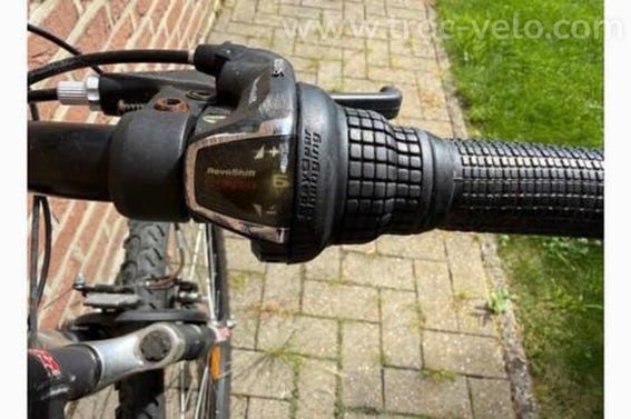 VTT Velocity - SHIMANO Tourney / RevoShift - suspension avant - 9