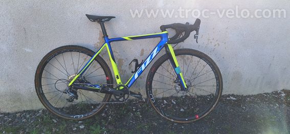 Velo gravel cyclo-cross